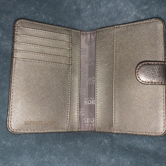 Michael Kors Wallet - Picture 2 of 4